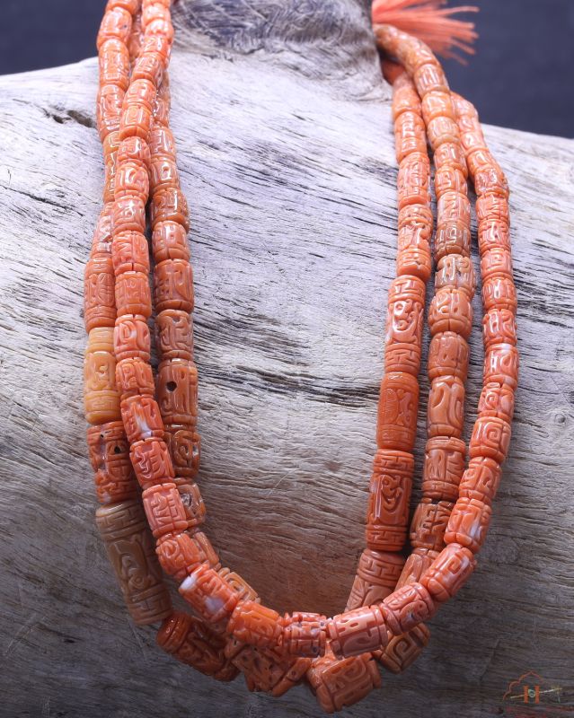 Momo Coral Tube Carving