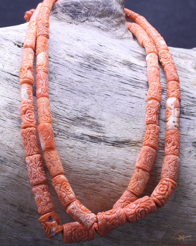 Momo Coral Tube Carving