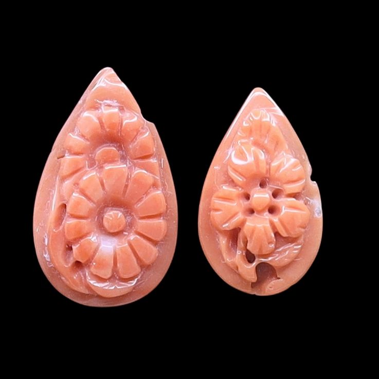 Momo Coral Pear Carving