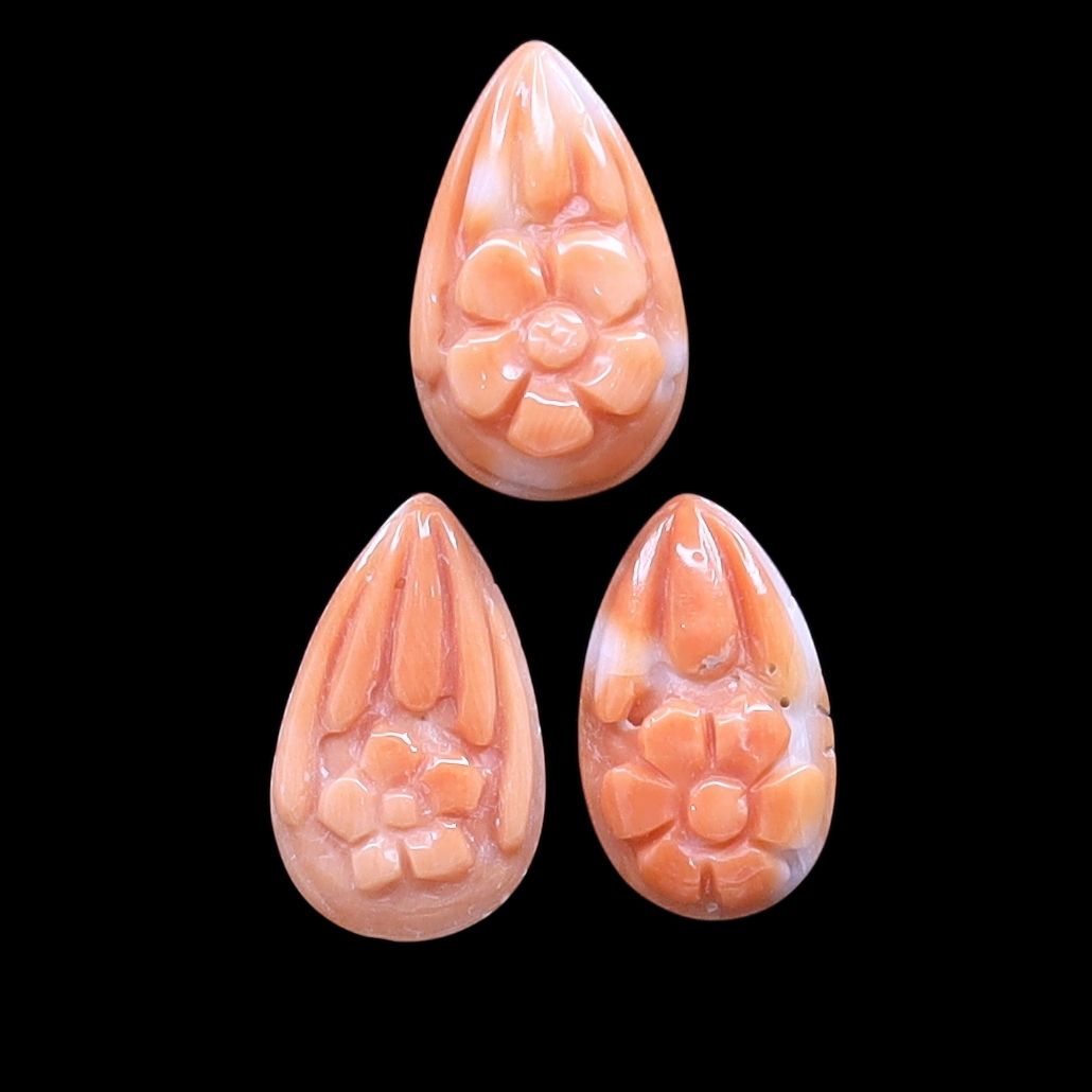 Momo Coral Pear Carving